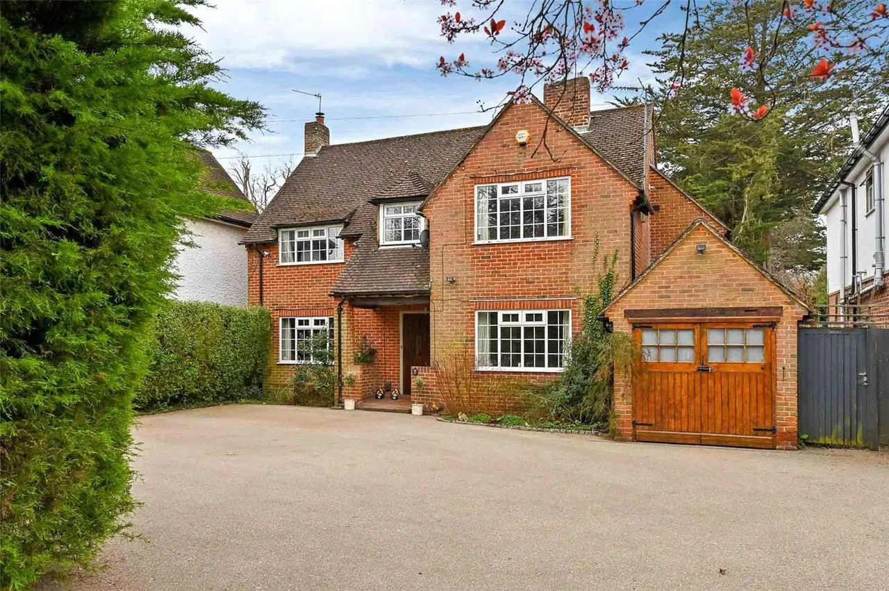 5 bed house for sale, Slough Road, Datchet, SL3