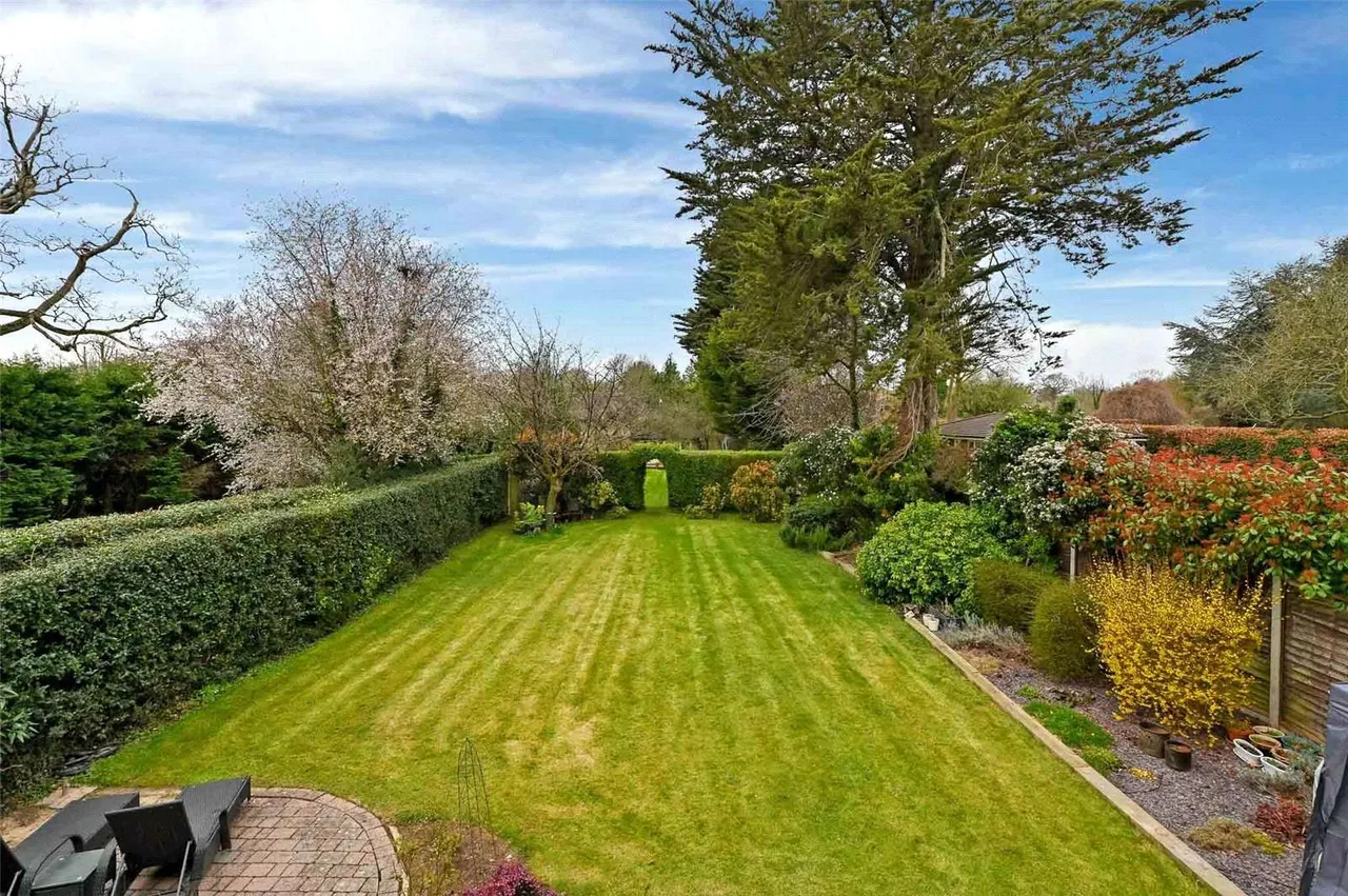 Slough Road, Datchet, SL3, photo 2