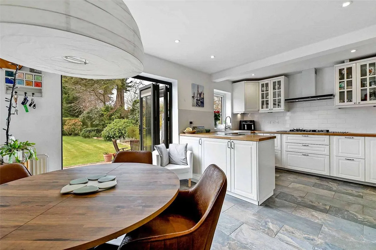 Slough Road, Datchet, SL3, photo 9
