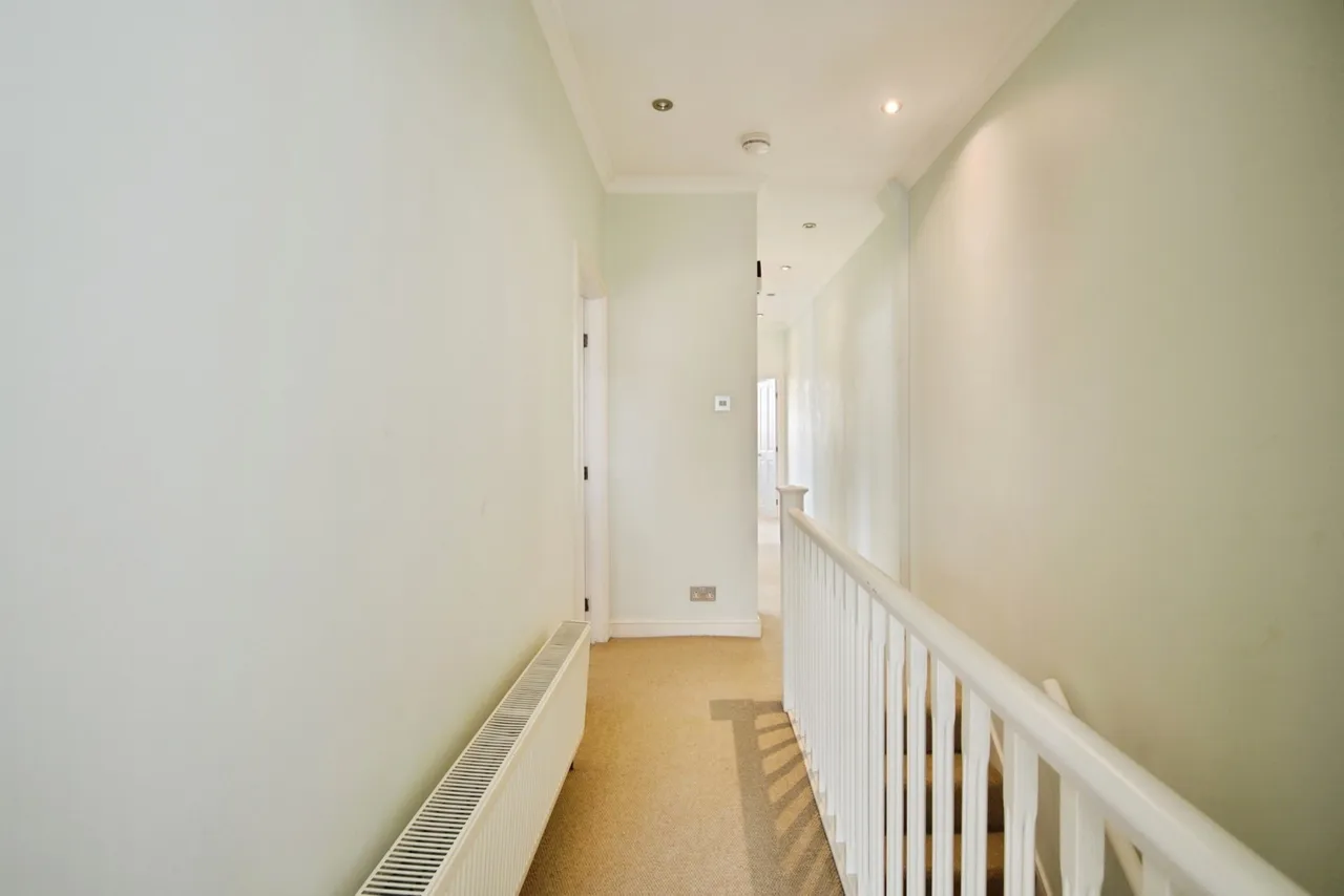 Arcadian Gardens, London, N22, photo 13