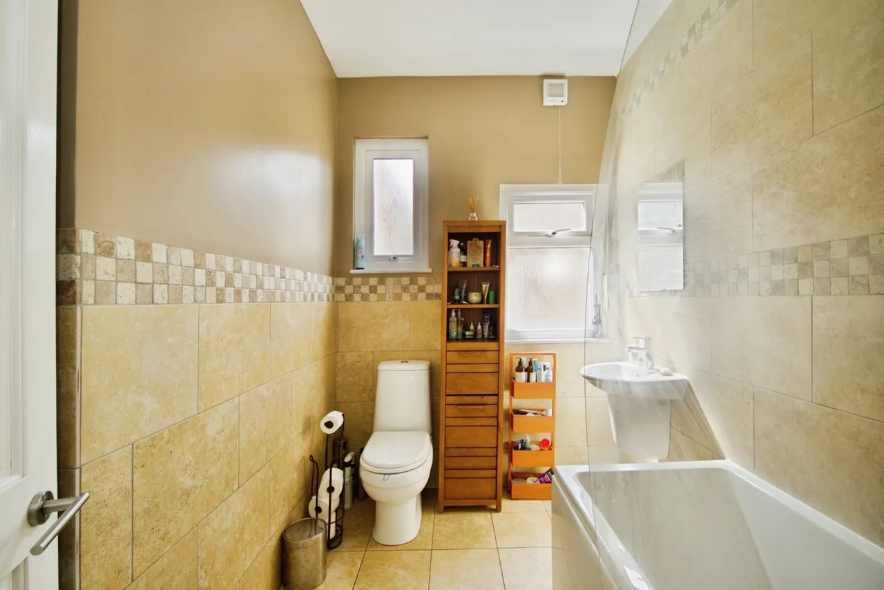 Arcadian Gardens, London, N22, photo 9
