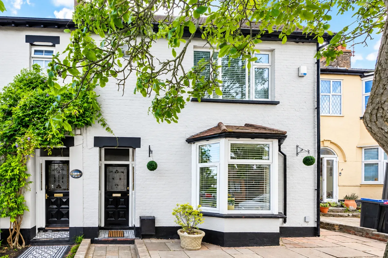 3 bed property for sale, Recreation Avenue, Leigh-on-sea, SS9
