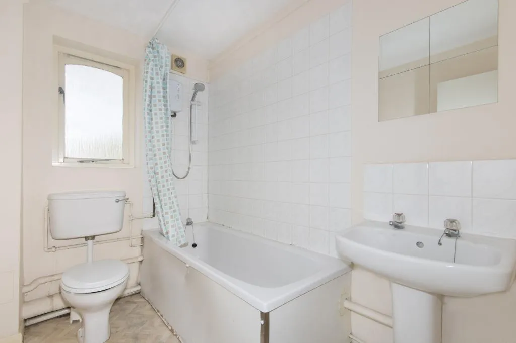 flat to rent — Grinstead Road, London, SE8