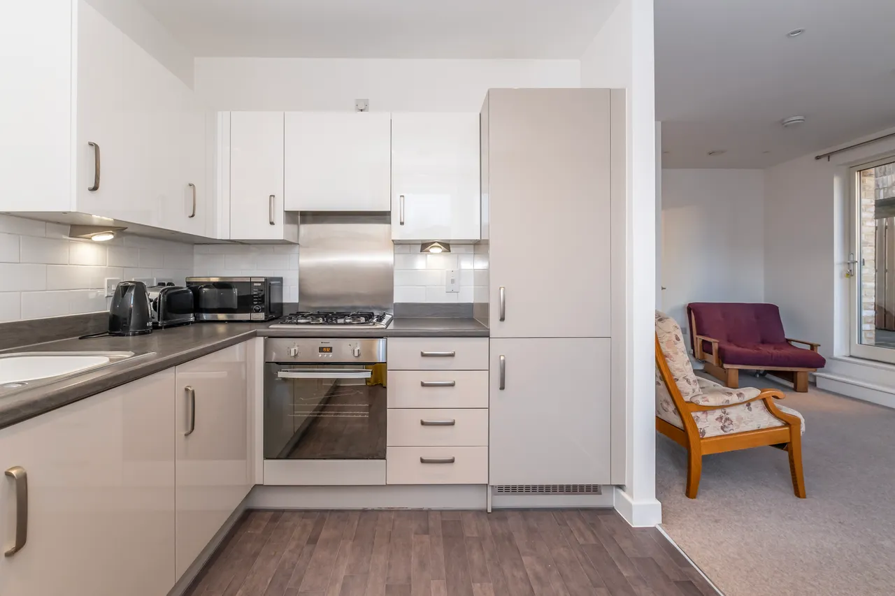 Hilltop Avenue, London, NW10, photo 12