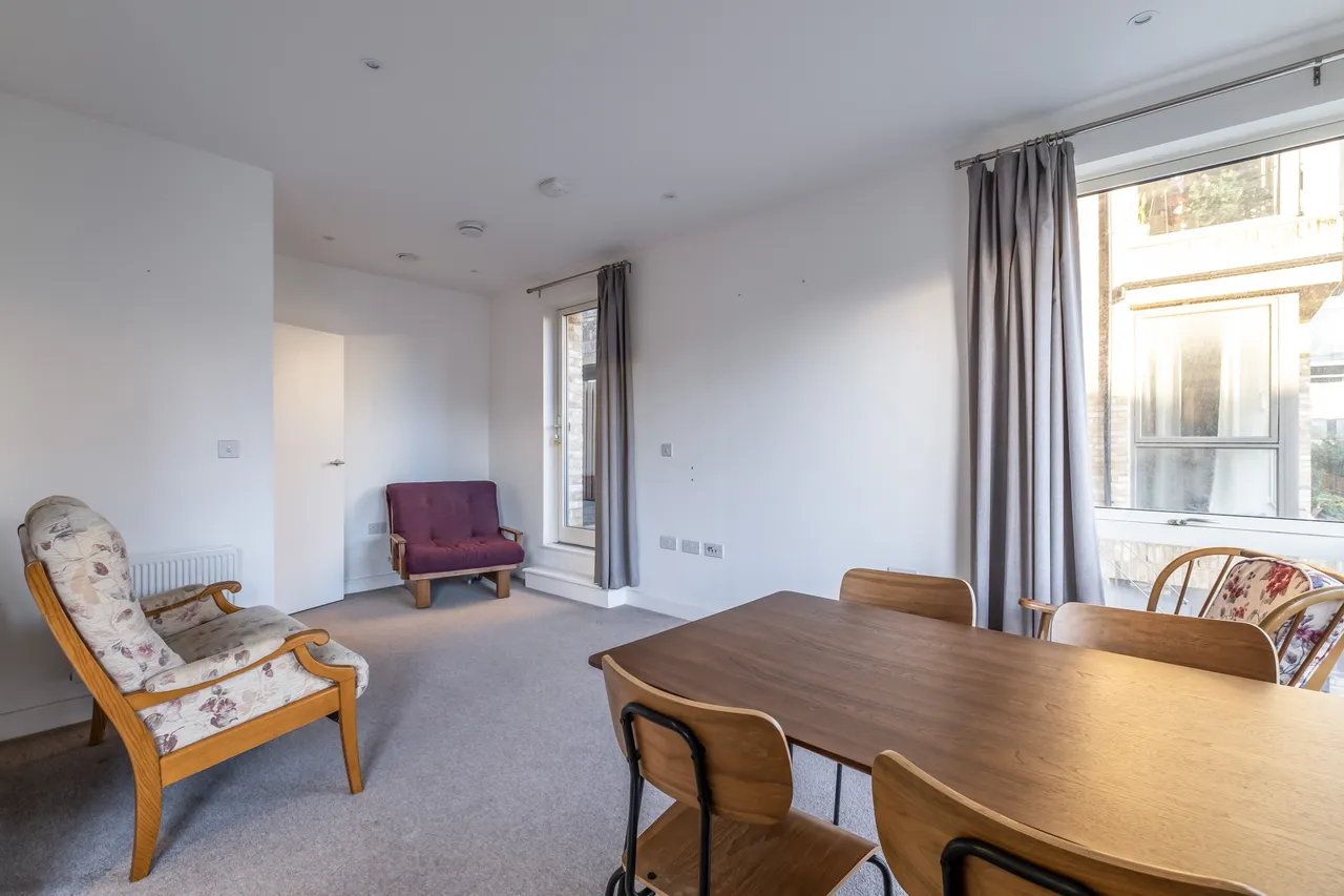 Hilltop Avenue, London, NW10, photo 2
