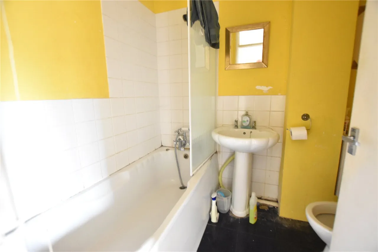 Pinewood Park, Farnborough, Hampshire, GU14 9JT, photo 12
