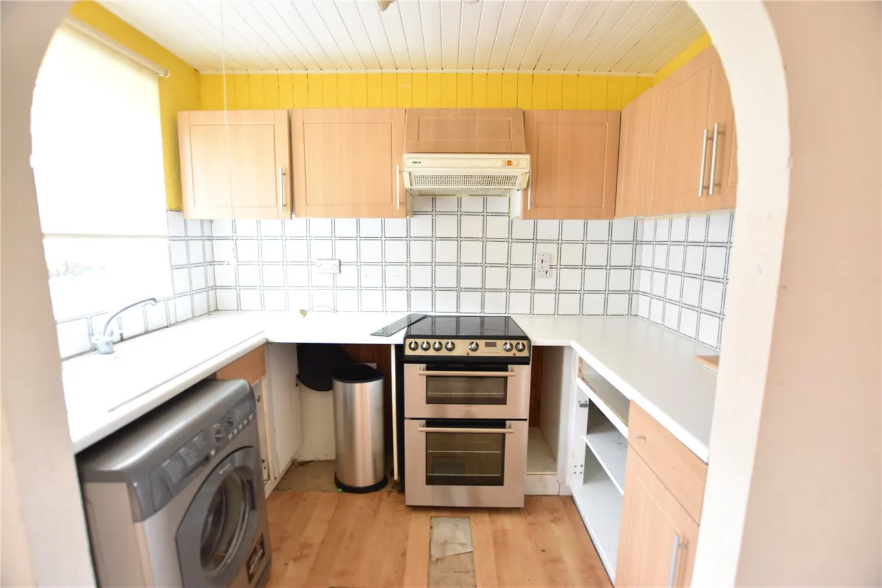 Pinewood Park, Farnborough, Hampshire, GU14 9JT, photo 6