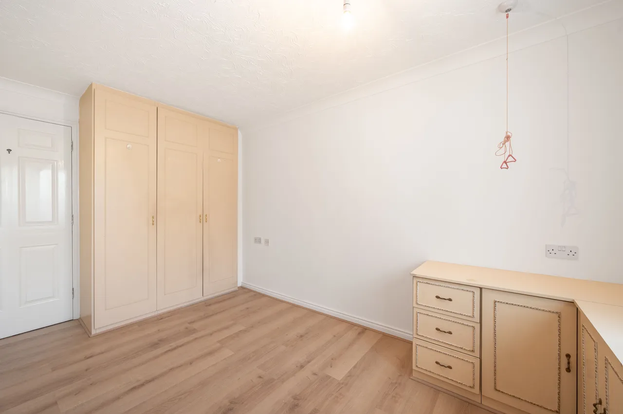 1 Radbourne Court, Harrow, photo 6