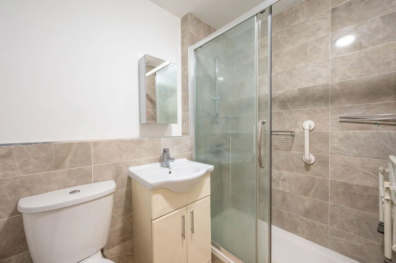 1 Radbourne Court, Harrow, photo 7