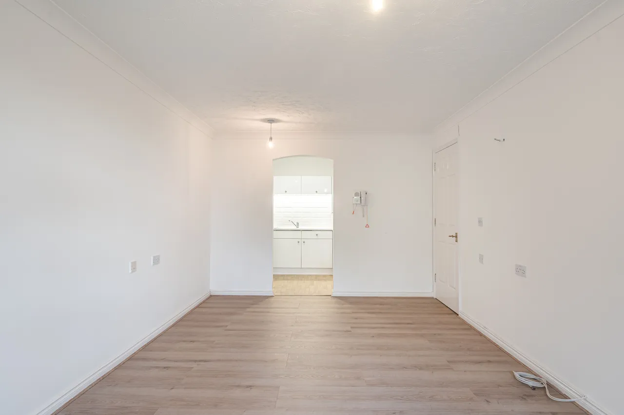 1 Radbourne Court, Harrow, photo 3
