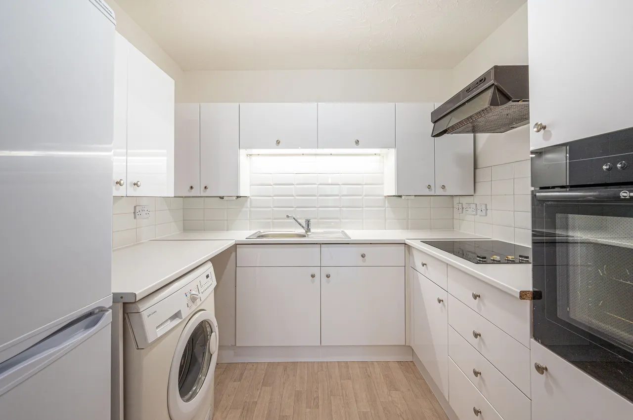 1 Radbourne Court, Harrow, photo 4