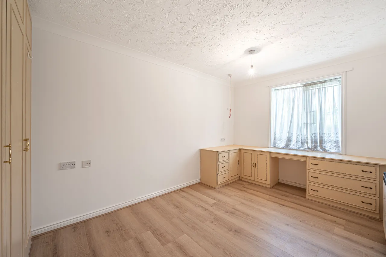 1 Radbourne Court, Harrow, photo 5