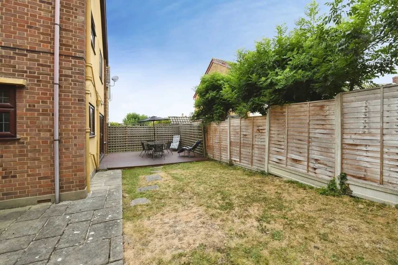 Elm Drive, Rayleigh, Essex, SS6, photo 14
