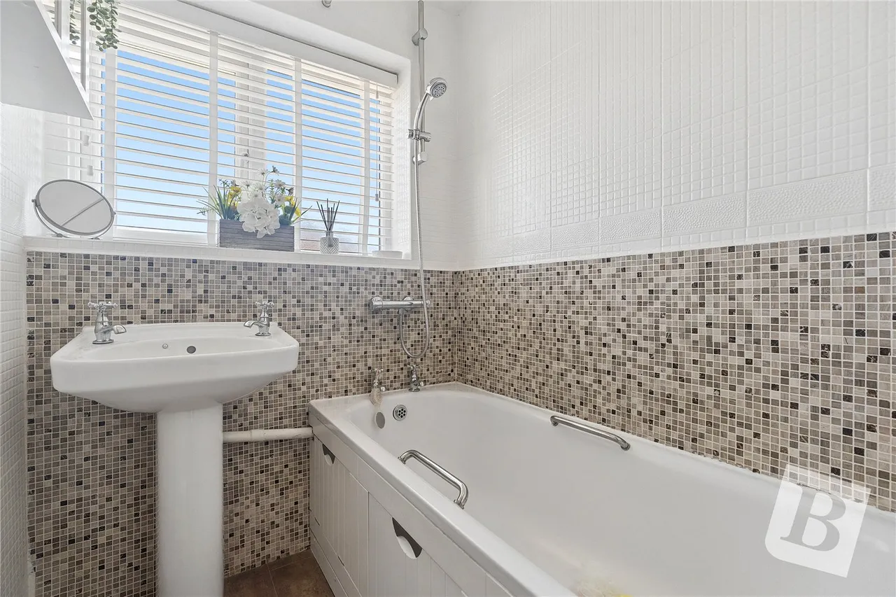 Peregrine Walk, Hornchurch, RM12, photo 10