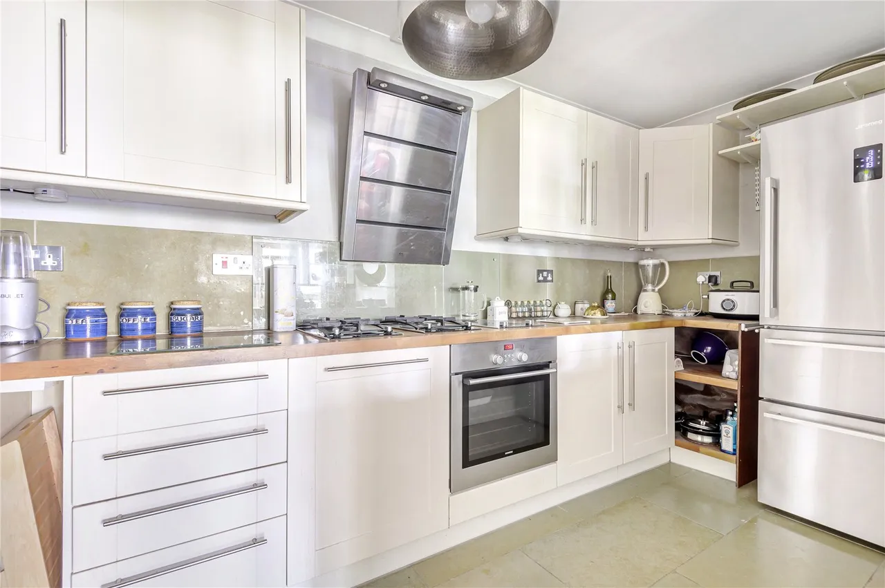 Thames Close, Hampton, TW12 2ET, photo 4