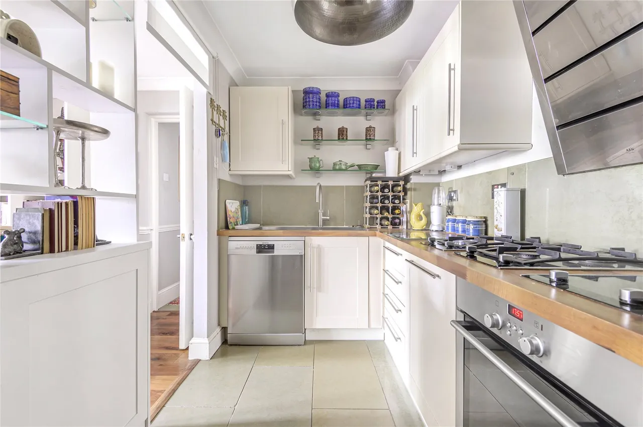 Thames Close, Hampton, TW12 2ET, photo 6