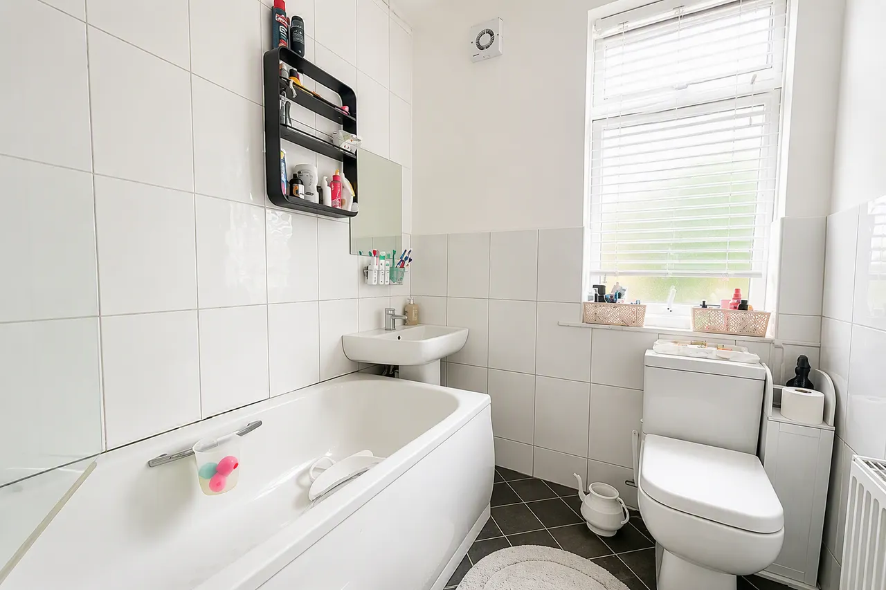 Alexandra Road, South Woodford, E18, photo 12