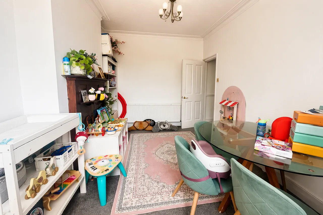 Alexandra Road, South Woodford, E18, photo 8