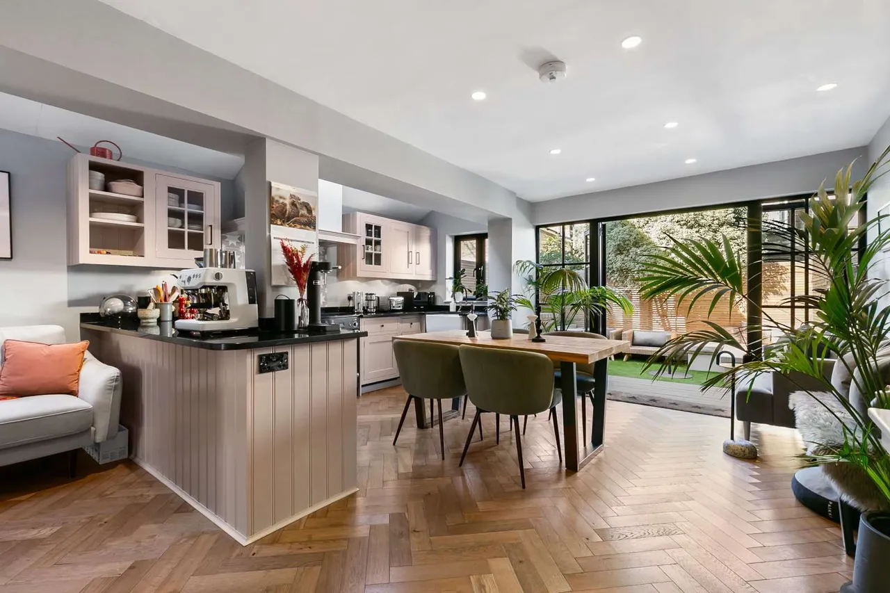 5 bed house for sale, Burland Road, London, SW11