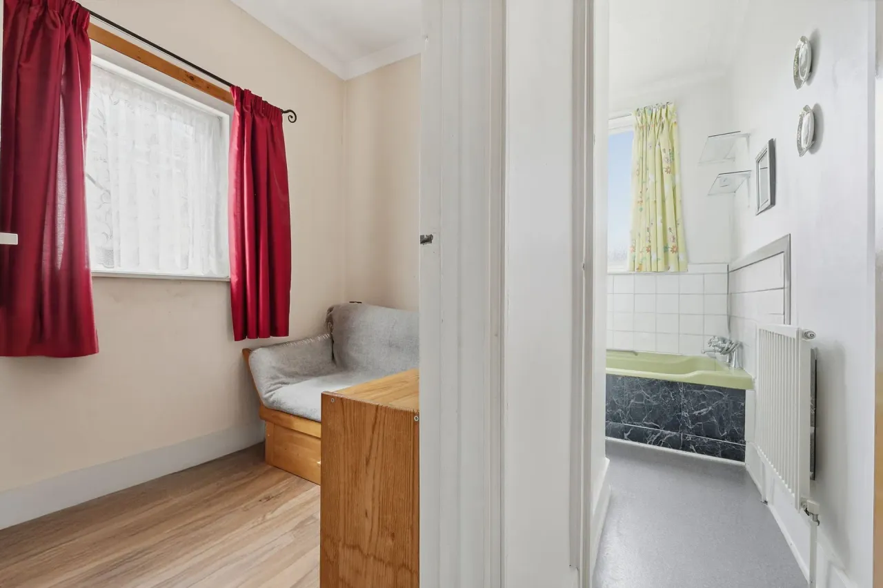 Dunedin Road, Leyton E10, photo 11