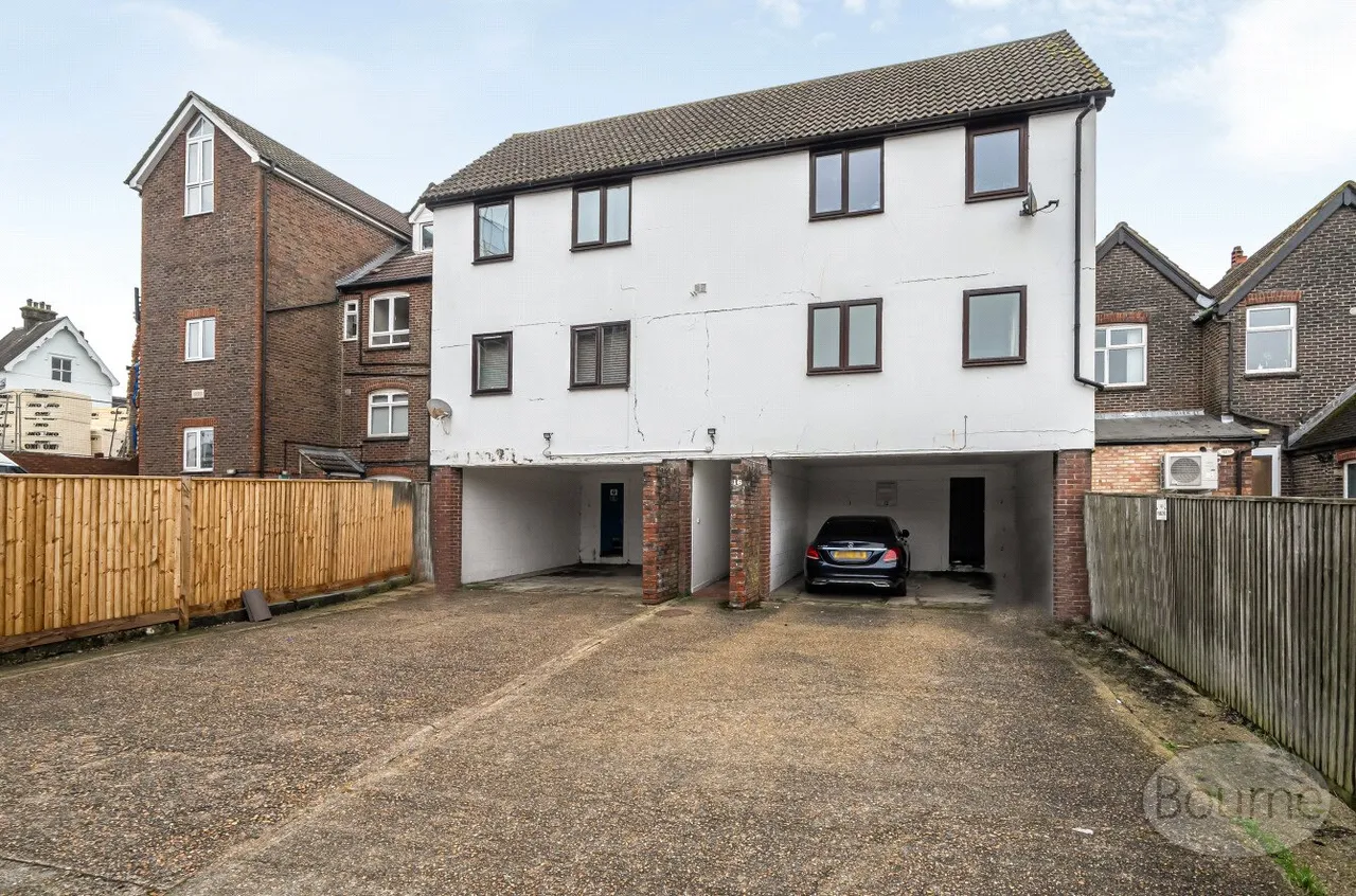 1 bed flat for sale, Charles Street, Petersfield, GU32