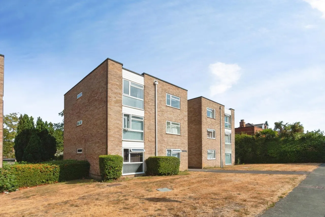 2 bed flat for sale, Upper Gordon Road, Camberley, GU15