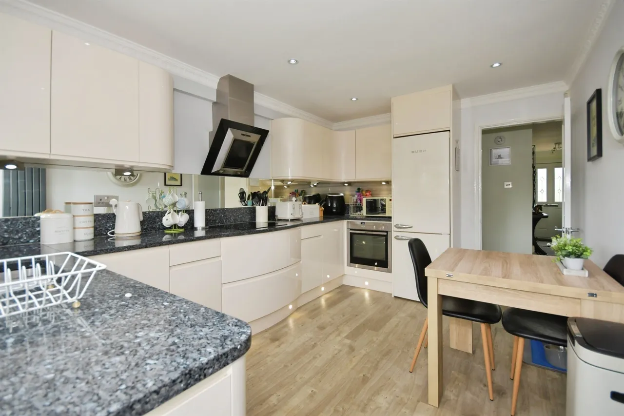 Linden Crescent, Stocksbridge, Sheffield, photo 4
