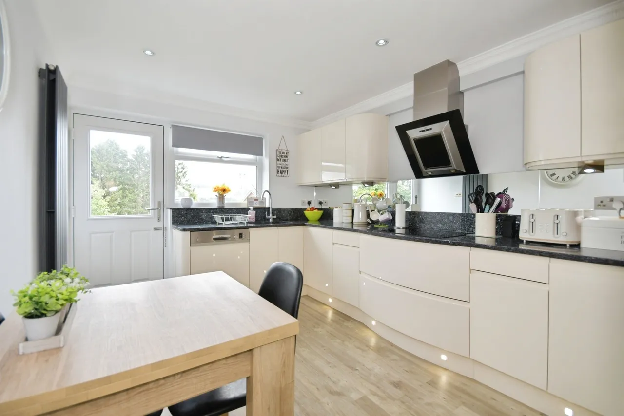 Linden Crescent, Stocksbridge, Sheffield, photo 5