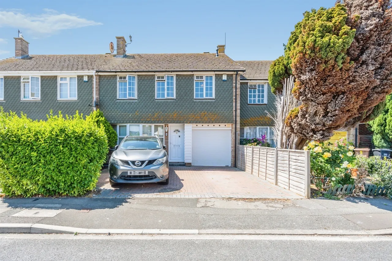 4 bed house for sale — Countisbury Close, Bognor Regis