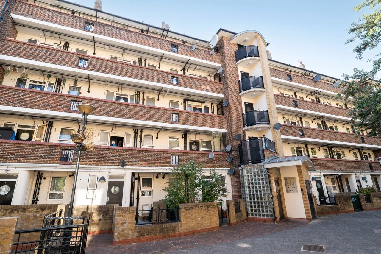 1 bed flat for sale — King & Queen Street, SE17