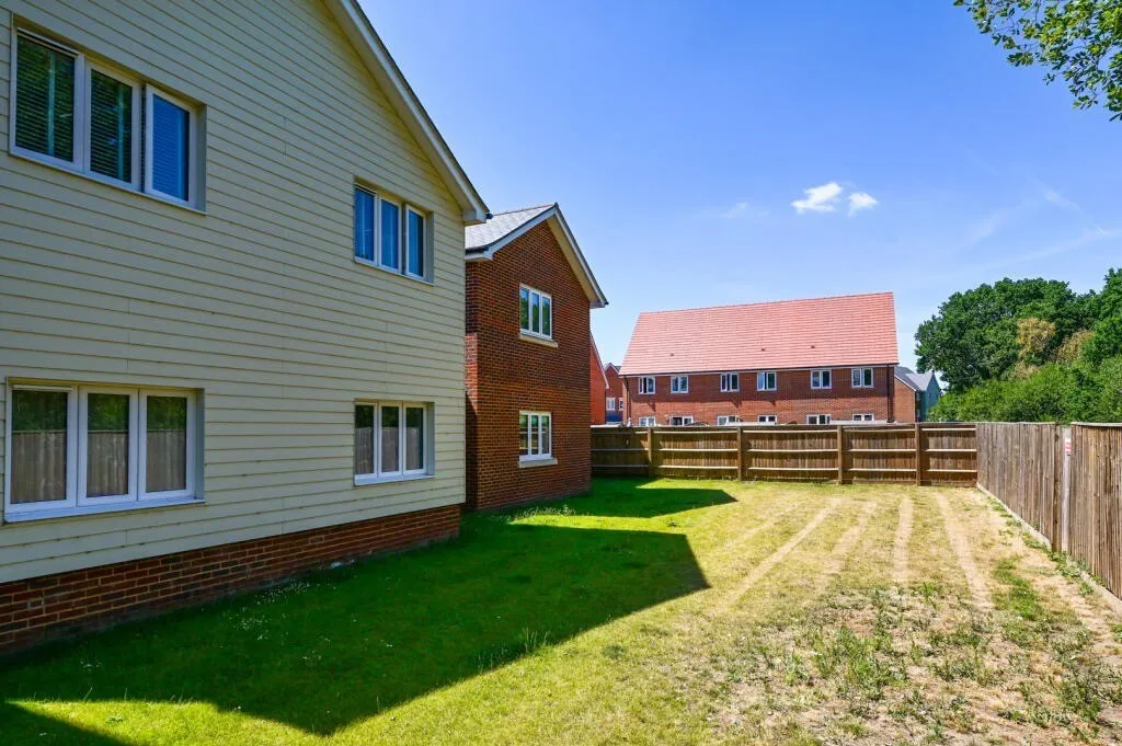 Mytchett, Camberley, photo 9