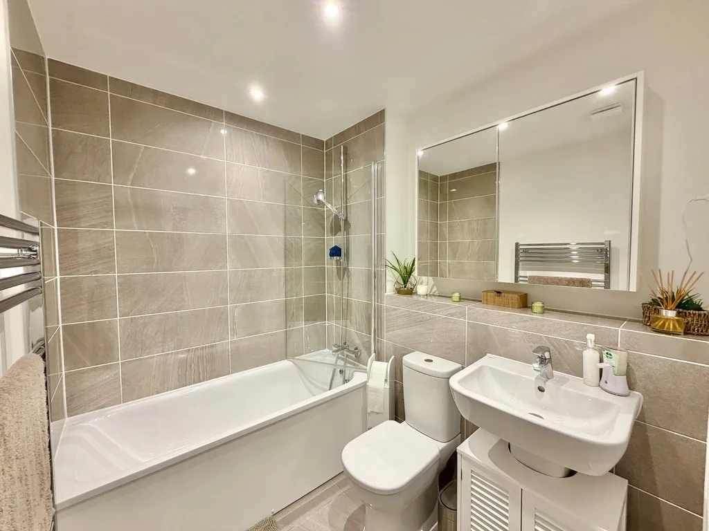 Mytchett, Camberley, photo 4