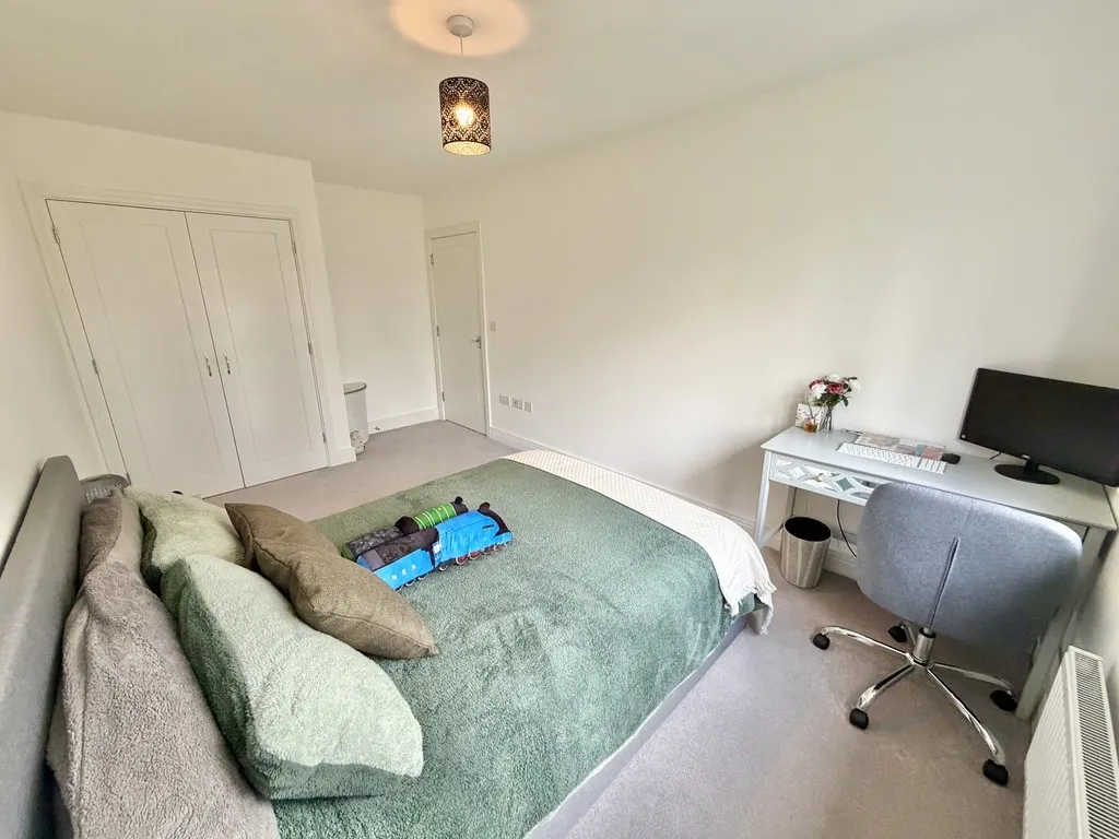 Mytchett, Camberley, photo 8