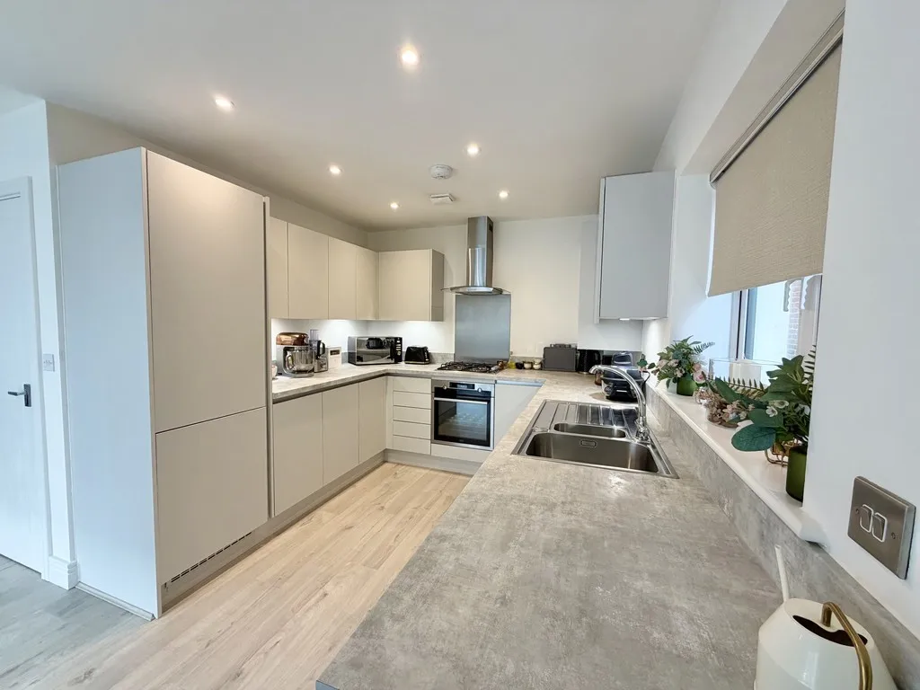 Mytchett, Camberley, photo 3