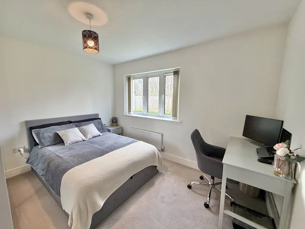 Mytchett, Camberley, photo 6