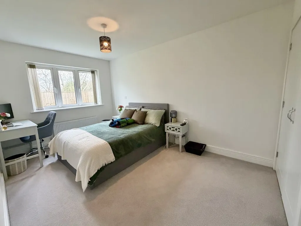 Mytchett, Camberley, photo 7