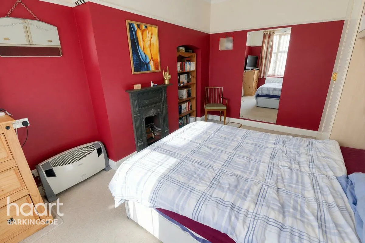 New North Road, Hainault, IG6, photo 8