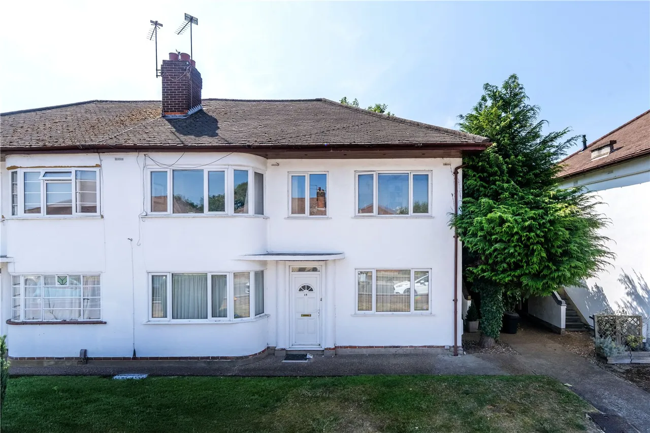 3 bed flat for sale — Fulwood Gardens, Twickenham, TW1 1EN