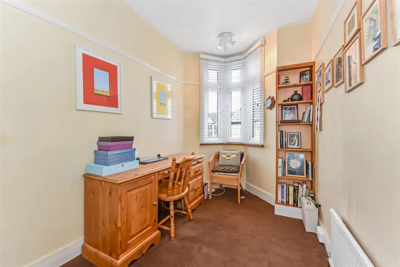 Hedge Lane, Palmers Green, N13, photo 18