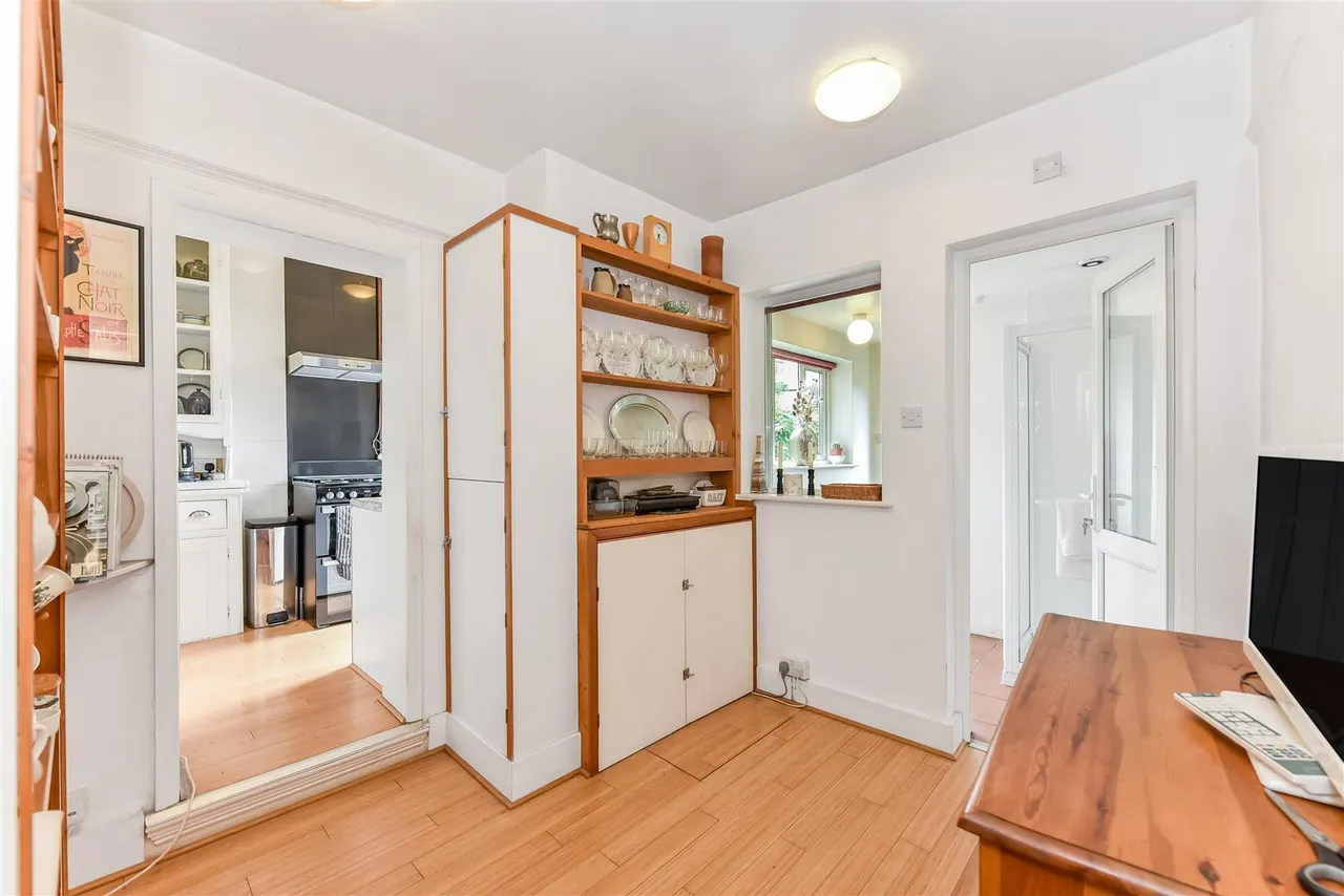 Hedge Lane, Palmers Green, N13, photo 10