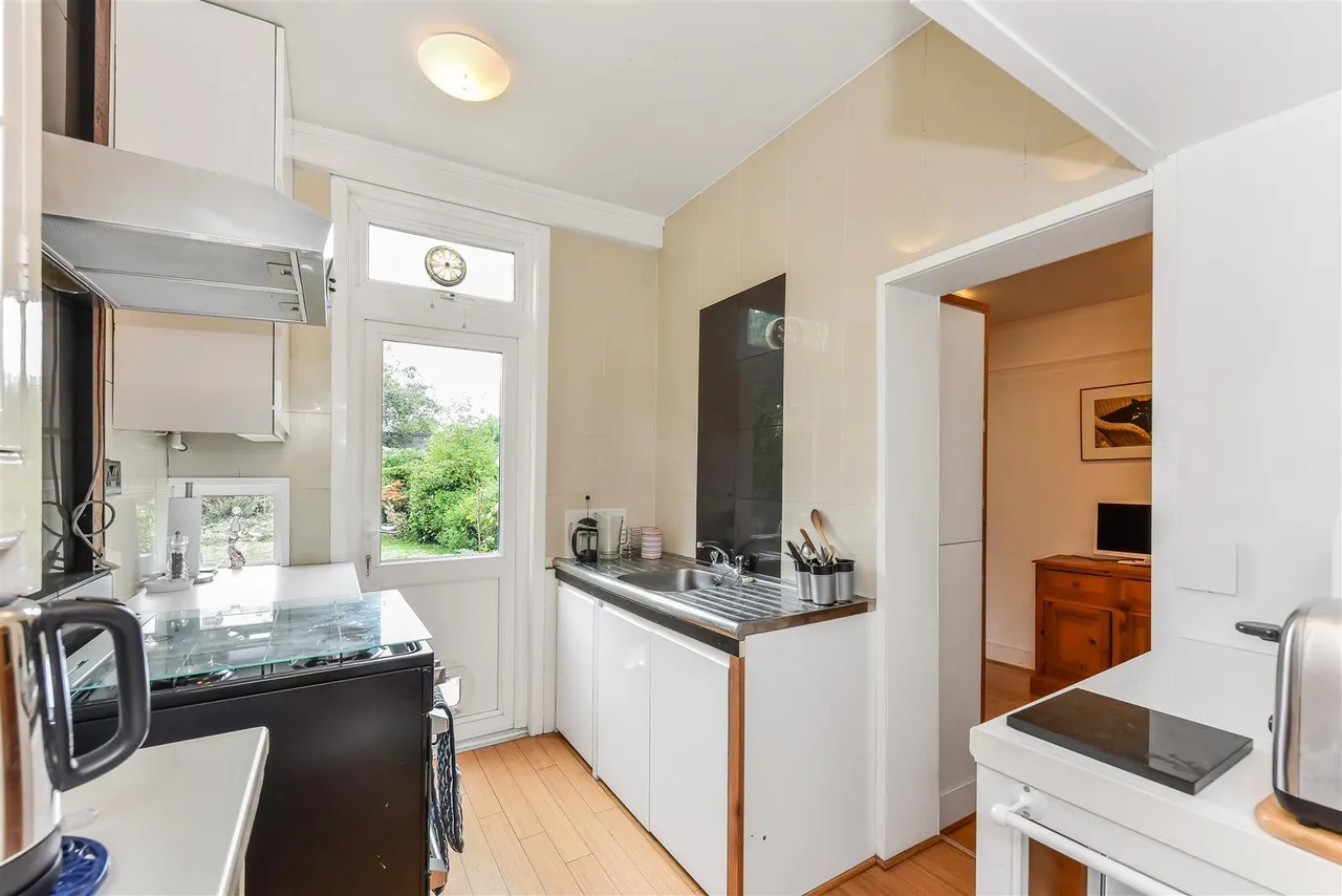 Hedge Lane, Palmers Green, N13, photo 9
