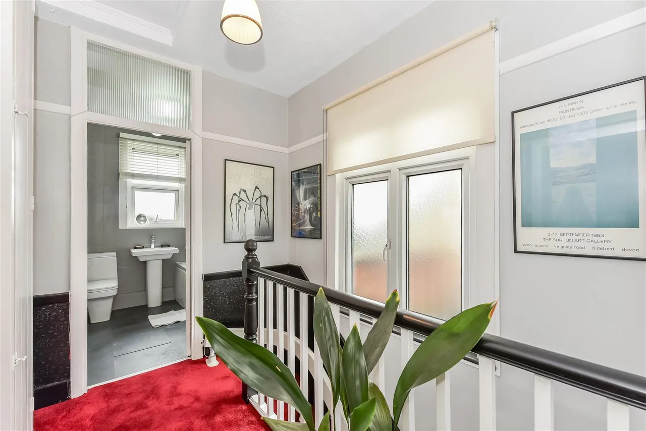 Hedge Lane, Palmers Green, N13, photo 13