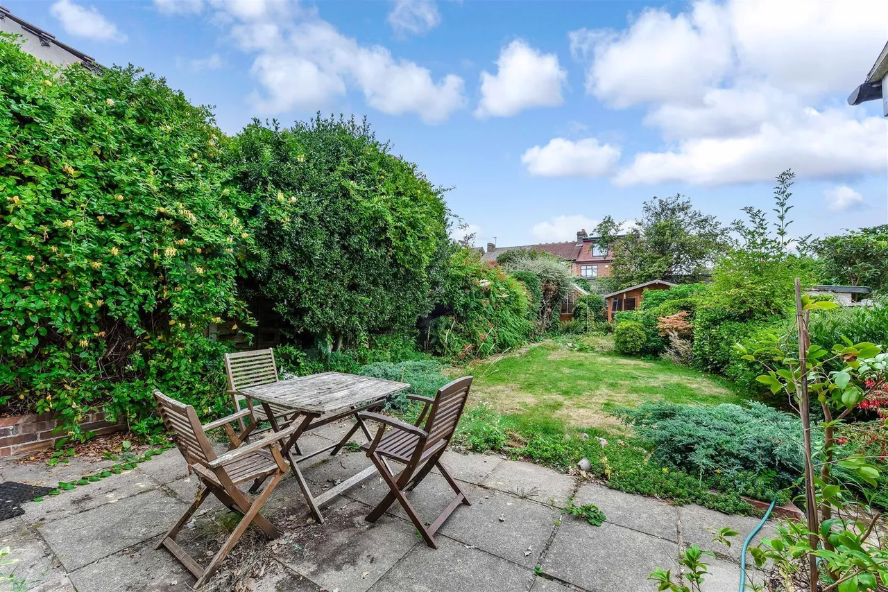 Hedge Lane, Palmers Green, N13, photo 21