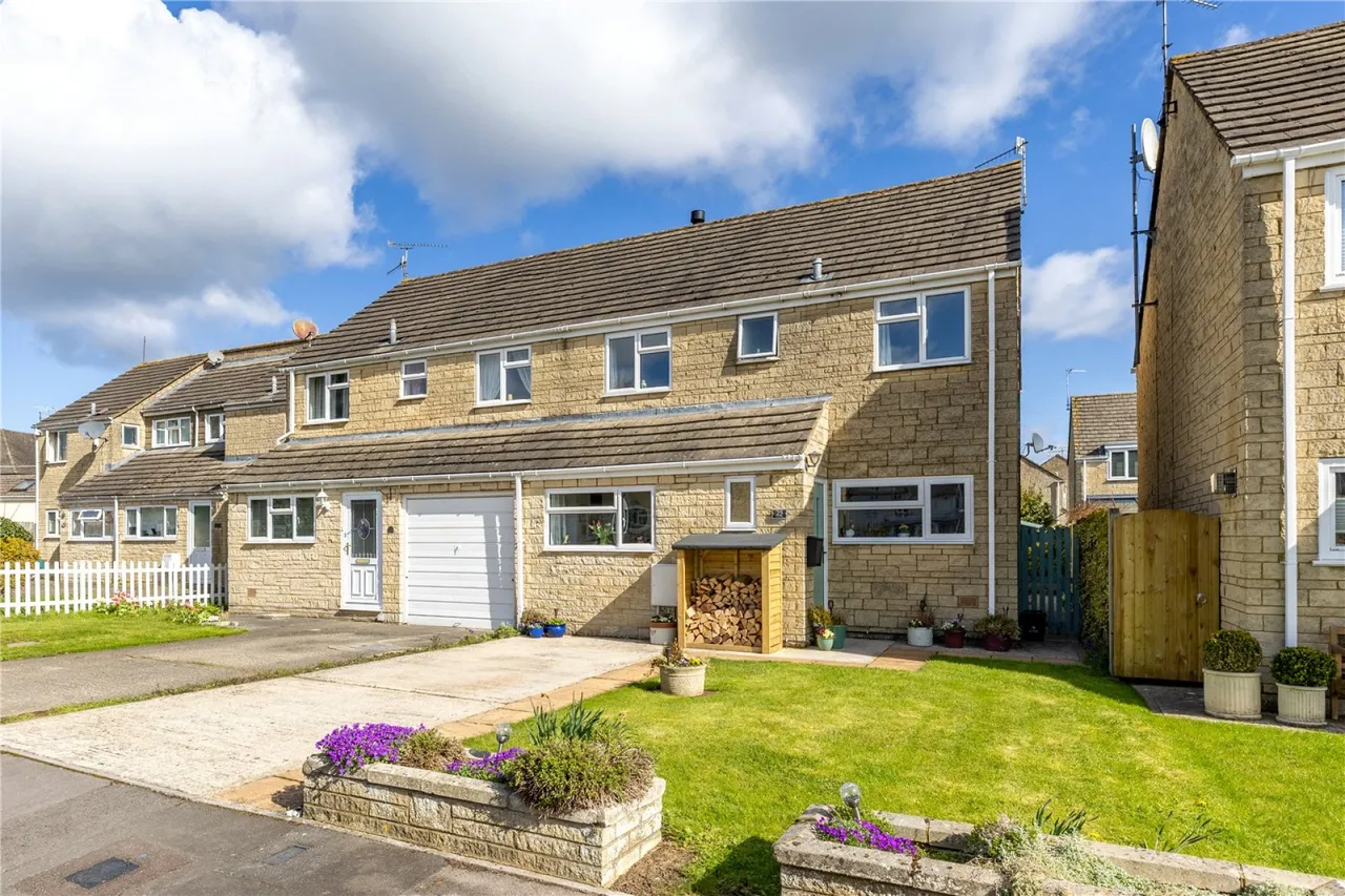 4 bed house for sale, Rose Way, Cirencester, GL7