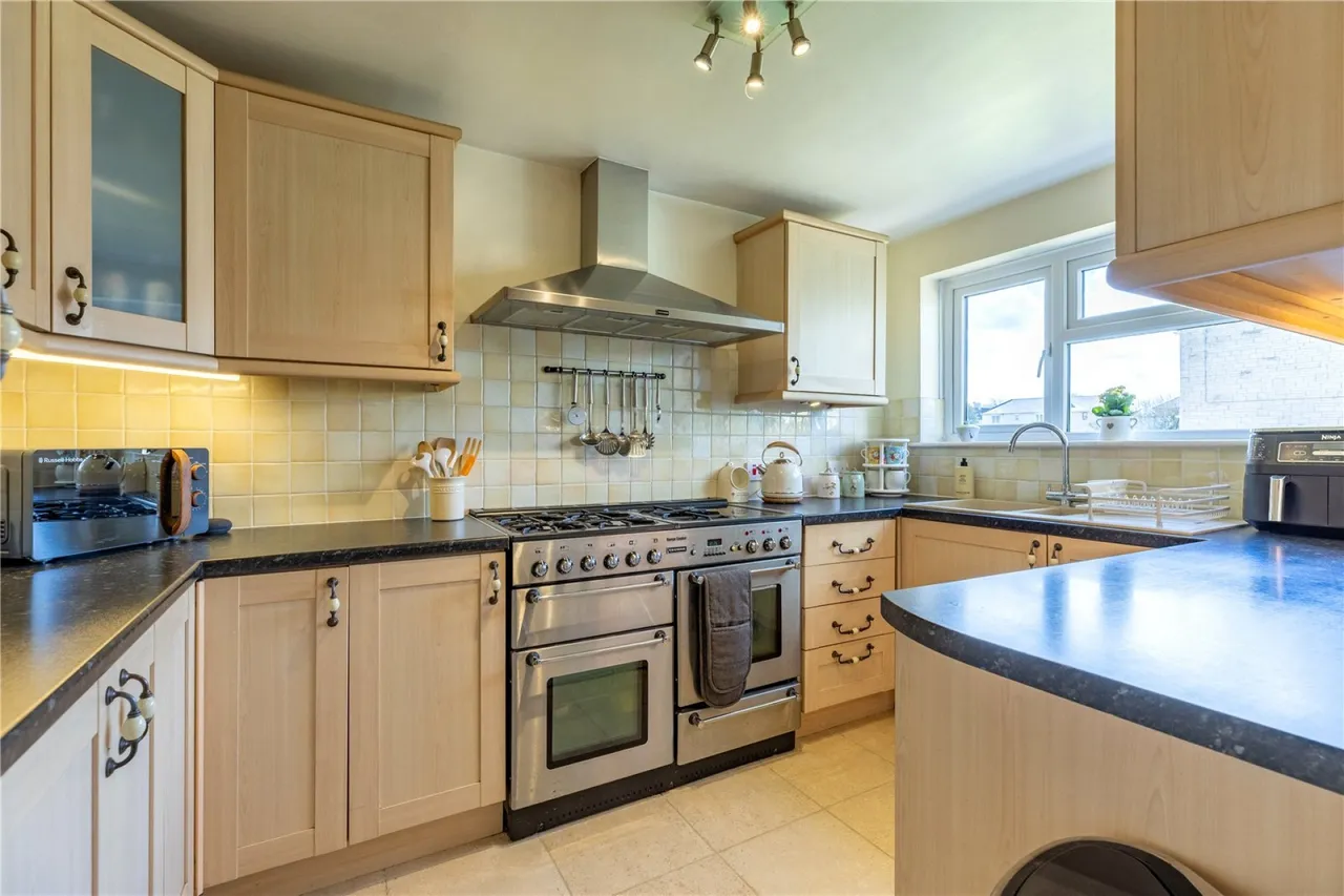 Rose Way, Cirencester, GL7, photo 2