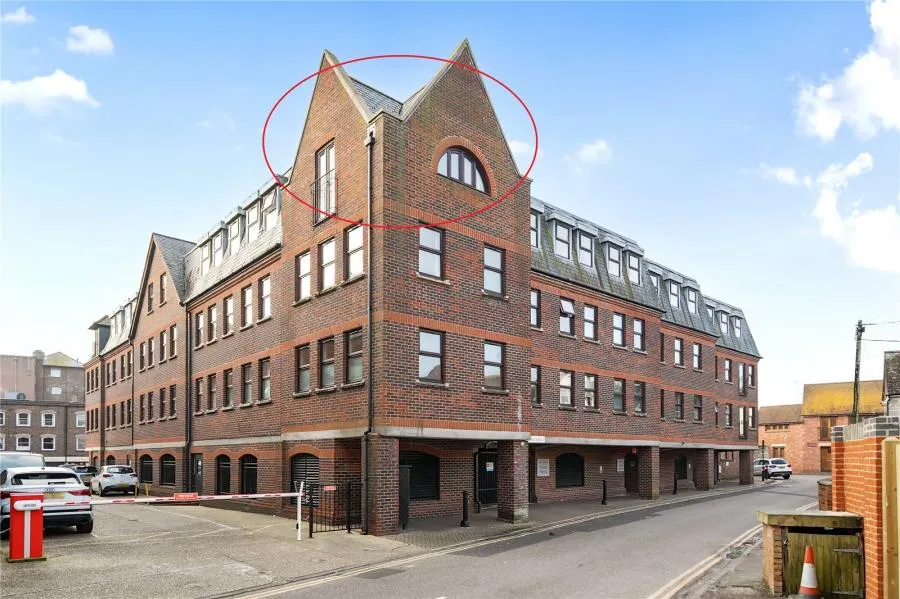 2 bed flat for sale, Strand Street, Poole, BH15