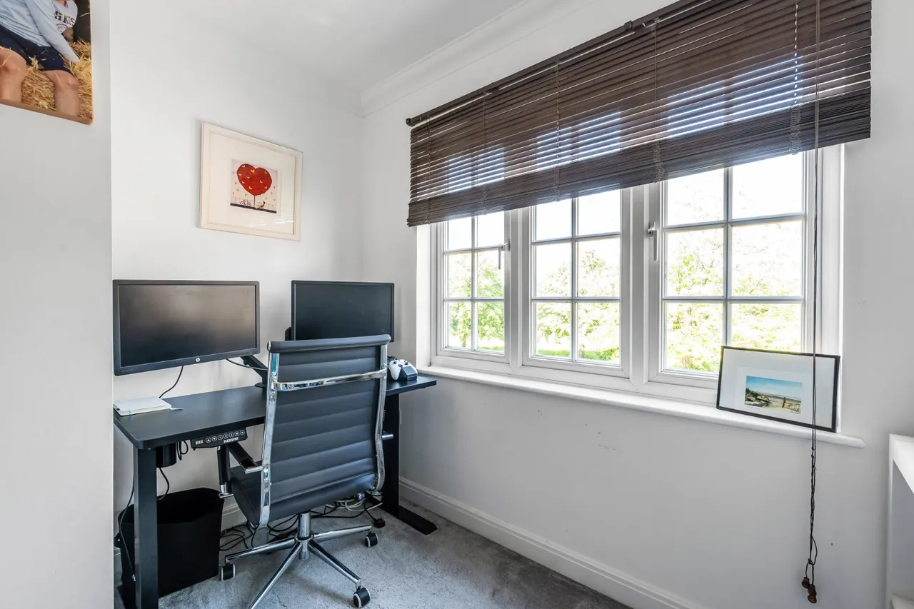 Merrow Place, Guildford, GU4, photo 8