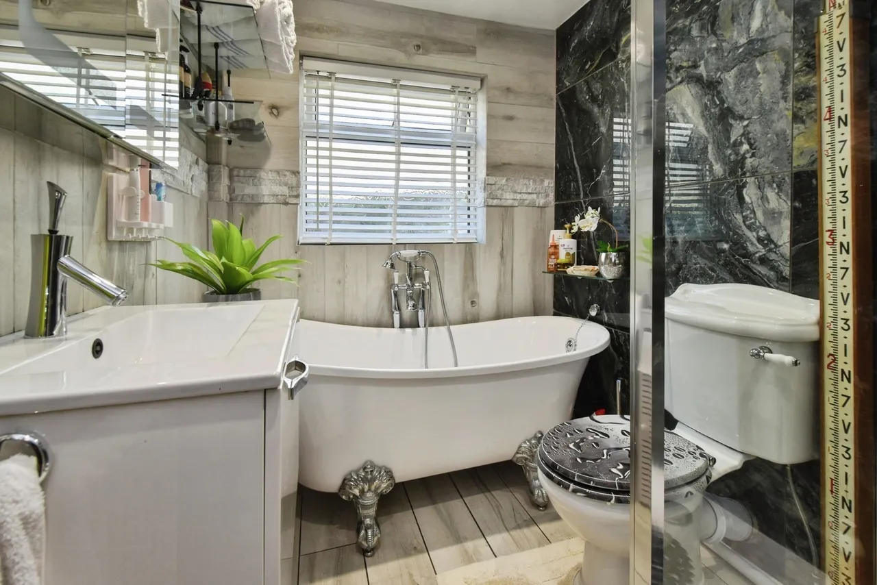 Pheasant Road, Trebanos, SA8, photo 8