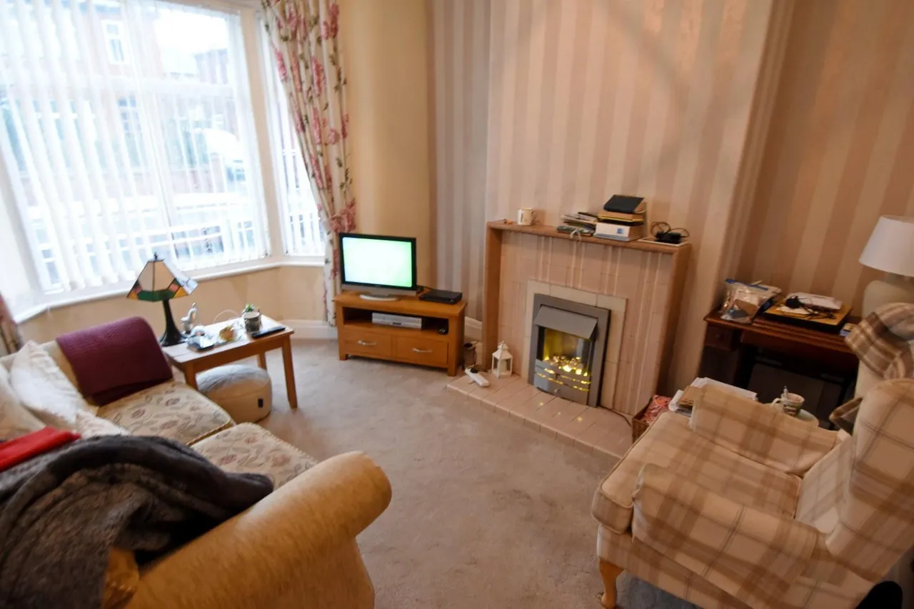 Eastham Avenue, Bury, BL9 5HL, photo 2