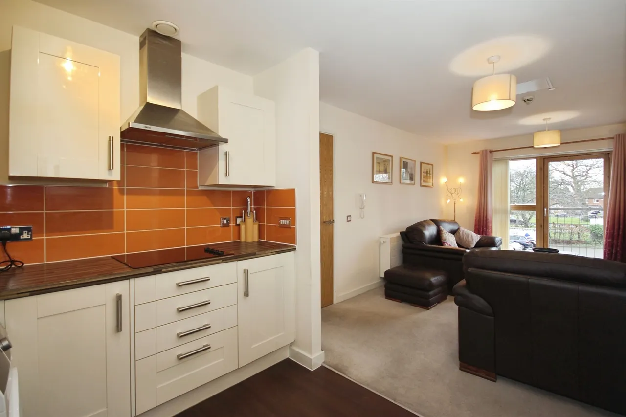 Queensway, Leamington Spa, photo 3